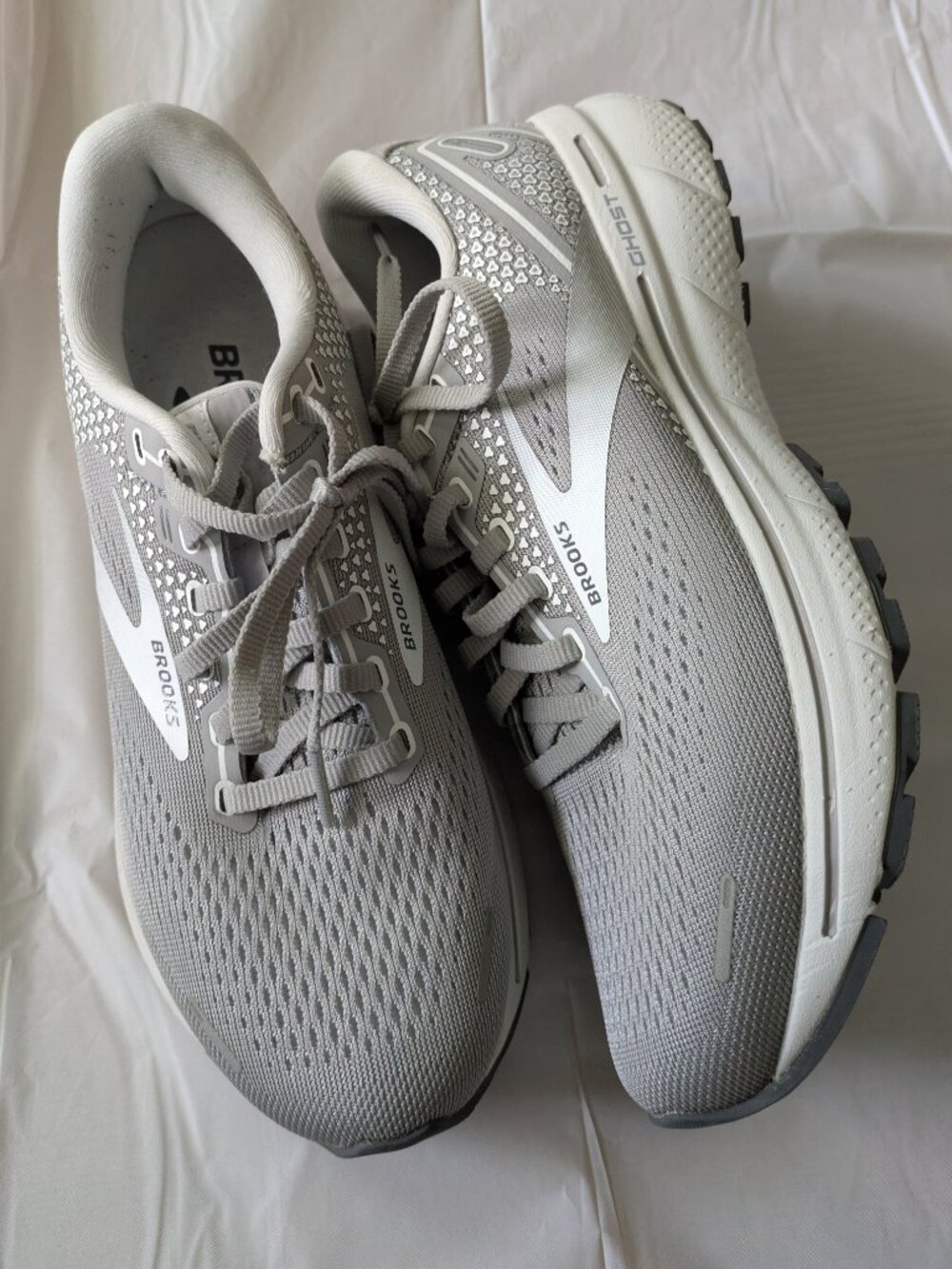Brooks Ghost running shoe, Women's size 8, gray